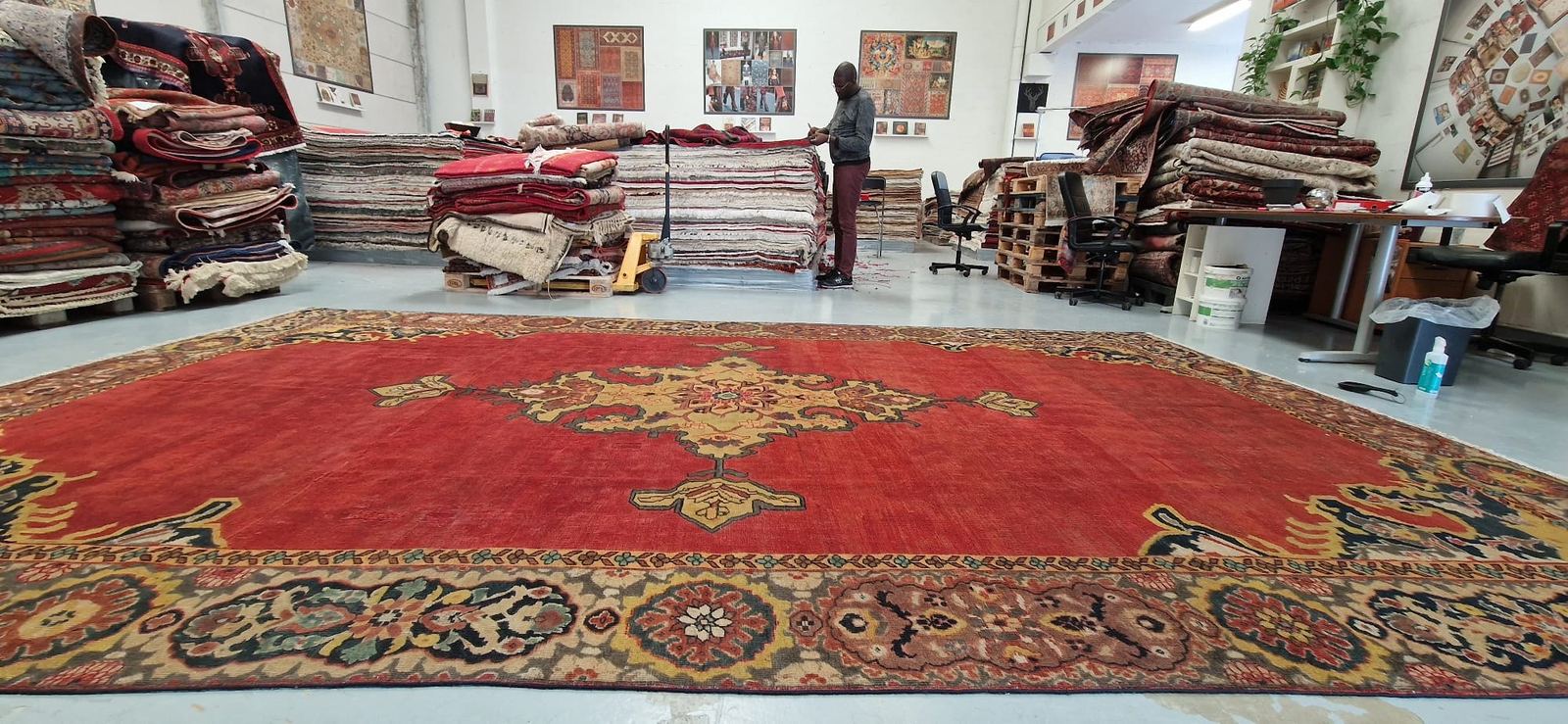 The La Maison de la Perse workshop, with a large restored rug in the foreground
